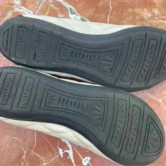 White mountain cream and black flats sz 7 - Picture 3 of 3